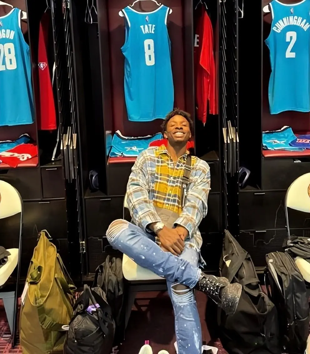 合同的球员, 三位老将, 汤普森和申 合同的球员, 三位老将, 汤普森和申