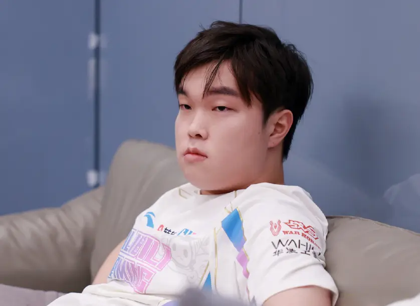 的比分击败, AA 的比分击败, AA