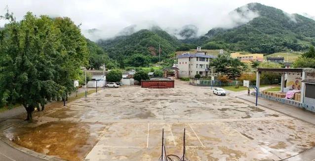 膝盖, 进现实 膝盖, 进现实